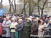 День памяти жертв Холокоста. В Киеве в Бабьем Яре у памятника "Менора" прошел митинг памяти и солидарности с народом Израиля. Организаторы-Еврейская конфедерация Украины и Киевская городская еврейская община