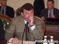 Встреча Председателя Верховной Рады Украины 3-го созыва Ивана Плюща с лидерами политических сил, выбранных в парламент 31 марта 2002 года. Бівший министр обороны Украины Александр Кузьмук