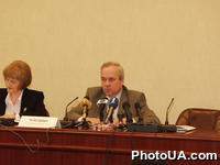 Пресс-конференция при участии Председателя Госкоминформа Украины Ивана Чижа, посвященная открытию II международной специализированной выставки-ярмарки "Книжный сад-2002".