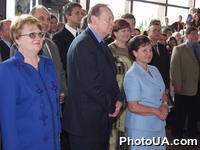 В Украинском Доме в Киеве открылась Всеукраинская акция "Украина-детям", посвященная Дню защиты ребенка. В церемонии открытия приняли участие Почетный президент Национального Фонда "Украина-детям" Л.Кучма, министр здравоохранения Украины В.Москаленко