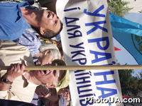 Представители правоцентристских партий и общественных организацй прошли по Крещатику, протестуя против режима Кучмы