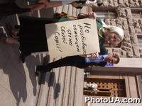 Акция протеста деятелей культуры и искусств Украины против строительных работ на территории заповедника "София Киевская". Акция проходила у здания КГГА под руководством зам. главы Общества ораны памятников истории и культуры Л.Скорик