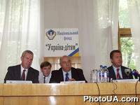 Пресс-конференция при участии вице-премьер-министра Украины В.Семиноженко, посвященная передаче Национальным фондом "Украина-детям" первой партии инвалидных колясок для детей-инвалидов