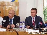 Пресс-конференция при участии вице-премьер-министра Украины В.Семиноженко, посвященная передаче Национальным фондом "Украина-детям" первой партии инвалидных колясок для детей-инвалидов