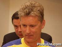 Главный тренер национальной сборной Украины по футболу Леонид Буряк на пресс-конференции подтвердил информацию о травме мениска Андрея Шевченко - форварда итальянского "Милана" и украинской сборной.