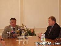 Встреча футболистов, тренеров и руководства футбольного клуба "Арсенал" с Киевским городским головой А.Омельченко, посвященная Дню Независимости Украины
