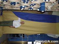 Пресс-конференция главы концерна "Михаил Воронин" Михаила Воронина, посвященная созданию самого большого в мире смокинга от Михаила Воронина. Во время пресс-конференции состоялась демонстрация этого шедевра
