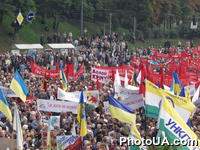 Участники митинга "Восстань, Украина!" на Европейской площади в Киеве, организованного украинскими оппозиционными силами