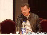 Пресс-конференция актеров московского театра "Ленком", посвященная гастролям театра в Киеве (с 20 по 29 сентября 2002 года). На фото: актер театра "Ленком" Николай Караченцов