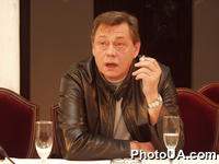 Пресс-конференция актеров московского театра "Ленком", посвященная гастролям театра в Киеве (с 20 по 29 сентября 2002 года). На фото: актер театра "Ленком" Николай Караченцов