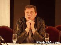 Пресс-конференция актеров московского театра "Ленком", посвященная гастролям театра в Киеве (с 20 по 29 сентября 2002 года). На фото: актер театра "Ленком" Николай Караченцов