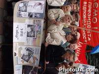 Представители оппозиционных сил пикетируют здание Верховной Рады Украины в рамках второго этапа всеукраинской акции протеста оппозиционных сил "Восстань, Украина!"