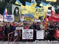 Представители оппозиционных сил пикетируют здание Верховной Рады Украины в рамках второго этапа всеукраинской акции протеста оппозиционных сил "Восстань, Украина!"