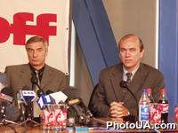 Пресс-конференция, посвященная товарищескому футбольному матчу между сборными ветеранов СССР и мира, приуроченному 50-летию легендарного советского футболиста Олега Блохина. Звезды советского футбола Георгий Ярцев, Вагиз Хидиатулин