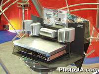 Экспозиция ХIII Международной выставки ComputerExpo-2002 - крупнейшей выставки в Украине, посвященной компьютерным и телекоммуникационным технологиям. JVC DVD Digital Cinema System