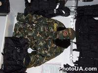 Экспозиция выставки "Военное обмундирование, спецодежда-2002". Камуфляжное обмундирование