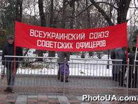 В Верховной Раде День правительства, посвященный ходу реформирования Вооруженных сил Украины. Представители Всеукраинского союза советских офицеров пикетируют зданиеВерховной Рады Украины