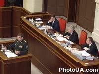 В Верховной Раде Украины День правительства, посвященный ходу реформирования Вооруженных сил Украины. С докладом выступает министр Вооруженных Сил Украины Владимир Шкидченко