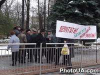 В Верховной Раде День правительства, посвященный ходу реформирования Вооруженных сил Украины. Представители Всеукраинского союза советских офицеров пикетируют зданиеВерховной Рады Украины