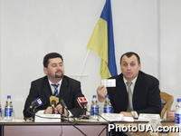 Пресс-конференция-презентация на тему: ""Интелзащита": Эффективный способ государственной охраны авторского и смежных прав в Украине"". На фото: Председатель Государственного департамента интеллектуальной собственности Н. Паладий, зам. В.Чеботарев