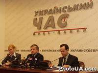 Пресс-конференция президента Украинского союза промышленников и предпринимателей, экс-премьера Украины А.Кинаха (пресс-центр "Украинское время" в "Украинском доме", Киев)
