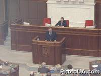 В украинском парламенте прошли слушания на тему: "Общество, средства массовой информации, власть: свобода слова и цензура в Украине". На фото: выступление вице-премьер-министра Украины по гуманитарным вопросам Дмитрия Табачника