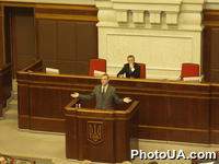 В украинском парламенте прошли слушания на тему: "Общество, средства массовой информации, власть: свобода слова и цензура в Украине". На фото: выступление представителя журналистских и общественных организаций Андрея Шевченко