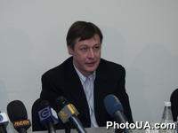 Пресс-конференция с российскими актерами Ренатой Литвиновой, Михаилом Ефремовым и режиссером Марком Рудинштейном в рамках премьерного показа в Украине художественного фильма "Небо. Самолет. Девушка". На фото: Михаил Ефремов