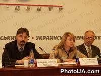 В пресс-центре "Украинское время" состоялась пресс-конференция на тему: "Управление персоналом в Украине" при участии ведущих менеджеров по персоналу украинских и иностранніх компаний. На фото6 директор компании "РМС-Украина" Игорь Завилинский