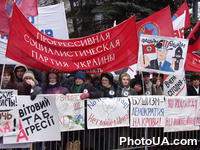 Крупная антивоенная демонстрация проходит в Киеве у здания Верховной Рады Украины. Пикетирующие выступают против отправки в Кувейт украинского батальона радиохомической и биологической защиты