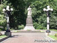 Памятник Генералу Ватутину от украинского народа. Киев, улица Грушевского