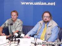 На пресс-конференции руководства телекомпаний "Гравис" и "ТV-Табачук" на тему: "Телекомпания "Гравис" приостанавливает вещание на 7-м канале" Павел Богдан и Вадим Табачук. УНИАН. Киев