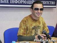 Пресс-конференция на тему: "Гудбай, Америка", - сказал Виктор Павлик вернулся в Украину". В ходе работы была представленна информация о программе тура Виктора Павлика по 15 городам США. (Укринформ, г.Киев)