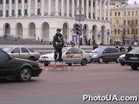 Майдан Независимости, г. Киев. Регулировщик дорожного движения