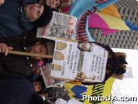 Представители "Нашей Украины", БЮТ, КПУ и СПУ под стенами Верховной Рады Украины проводят акцию протеста против принятия поданного правительством проекта госбюджета-2004 и в целом против политики Кабинета Министров В.Януковича