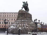Памятник гетьману Украины Богдану Хмельницкому в Киеве