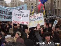 На Майдане Независимости в Киеве прошла акция протеста "За свободу слова" в защиту газеты "Сильськи висти", раидиостанции "Свобода" и "Пятого" канала