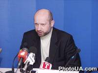 Пресс-конференция народных депутатов Украины Александра Турчинова и Степана Хмары на тему: "Новые провокации власти против оппозиции". На фото: народный депутат Украины Александр Турчинов