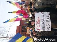 Представители украинских оппозиционных сил провели возле памятника Тарасу Шевченко в Киеве акцию по случаю 190-й годовщины со дня рождения поэта
