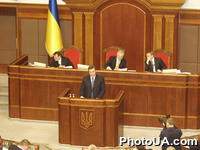 День правительства в Верховной Раде Украины. На фото: доклад Пемьер-министра Украины Виктора Януковича о выполнении Программы деятельности правительства за 2003 год "Открытость, действенность, результативность".