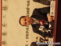 Пресс-конференция ПО "Киев-Конти", посвященная приобретению Курской кондитерской фабрики в России. На фото: директор Курской кондитерской фабрики Игорь Коваль