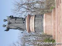 Памятник украинско-российской дружбы (г. Переяслав-Хмельницкий Киевской области)
