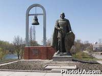 Бронзовый памятник переяславскому князю Владимиру Глебовичу, смертельно раненому в 1187 году в бою с завоевателями, г. Переяслав-Хмельницкий Киевской области