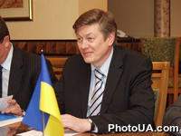 В Украине с рабочим визитом находится исполняющий обязанности Президента Литовской Республики, председатель Сейма Литовской Республики Артурас Паулаускас. На фото: встреча Артураса Паулаускаса с министром иностранных дел Украины Константином Грищенко