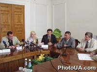 Пресс-конференция в КГГА, посвященная проведению Международного трнира по профессиональному боксу, который пройдет 26 июня 2004 года в г. Феодосия