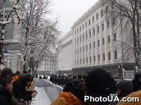Участники акции гражданского неповиновения продолжают митинг в поддержку кандидата в президенты Виктора Ющенко на улицах Банковой и Лютеранской в Киеве у здания Администрация Президента Украины
