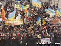 Верховная Рада Украины приняла закон о внесении изменений в Конституцию и изменения к закону о выборах президента. Украинская оппозиция у стен Верховной приветствует принятие парламентом такого решения