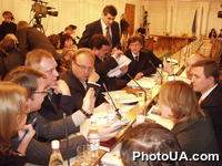 Заседание Верховного Суда Украины по рассмотрению жалобы кандидата на пост Президента Украины Виктора Януковича на действия Центральной избирательной комиссии. На фото: представители интересов в ВСУ кандидата в Президенты Украины В.Ющенко
