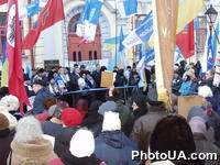 Сторонники В.Януковича проводят митинг возле здания Верховного Суда Украины, где проходит заседание Верховного Суда Украины по рассмотрению жалобы кандидата на пост Президента Украины Виктора Януковича на действия Центральной избирательной комиссии.