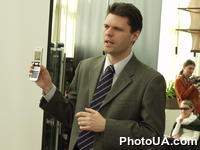 Компания Sony Ericsson представляет линейку новых телефонов Sony Ericsson. На фото: менеджер по продукции в Центральной и Восточной Европе Эндре Вайтзнер